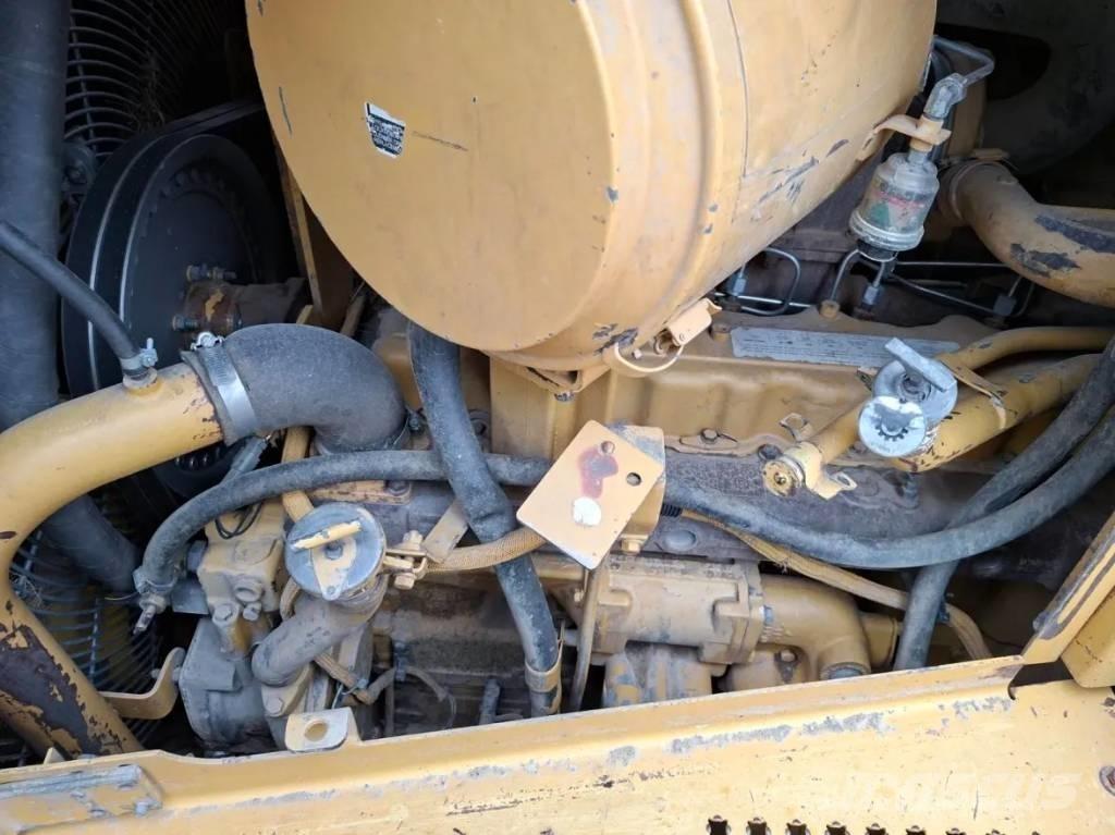 CAT D 6 R Верижни булдозери
