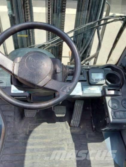 Toyota 02-8 FDF 25 Дизелови камиони