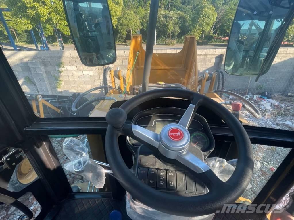 CAT 420F Товарач със заден ексватор