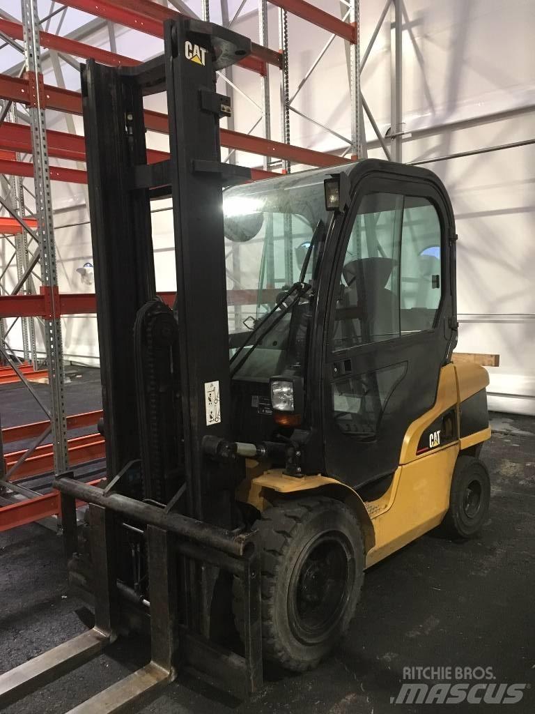 CAT DP 35 N Дизелови камиони
