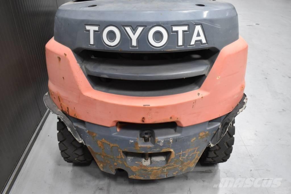 Toyota 40-8FD35N Дизелови камиони