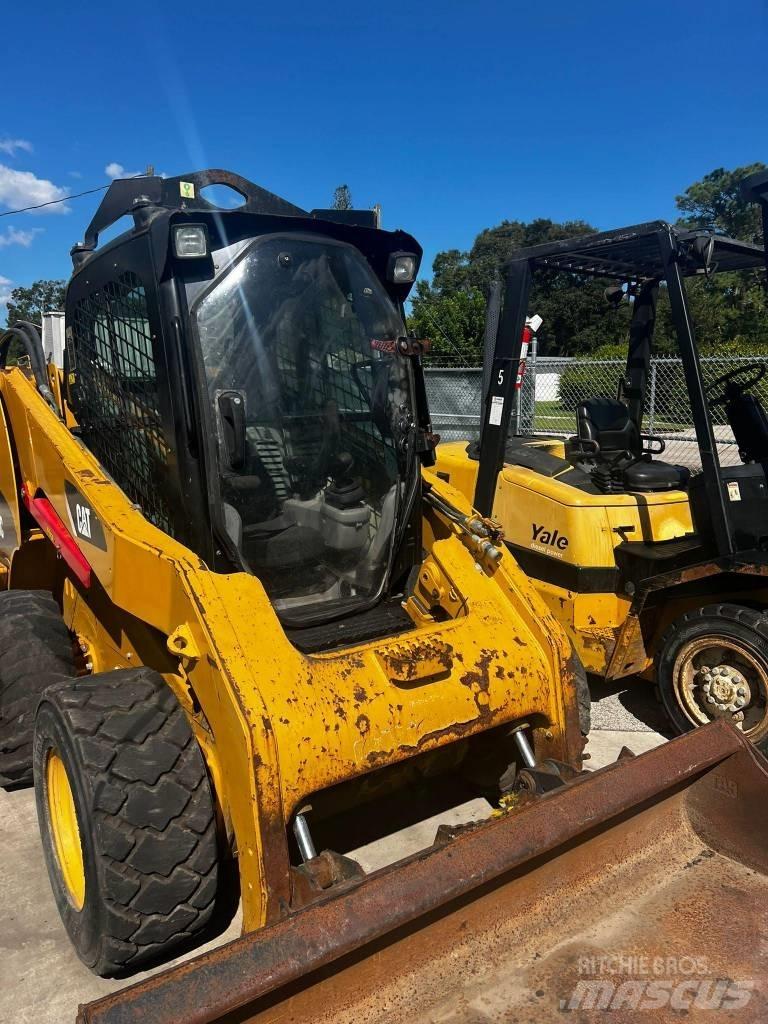 CAT 246C Мини товарачи
