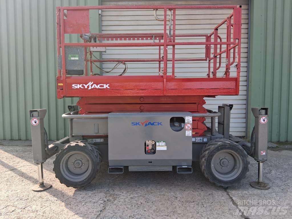 SkyJack SJ 6832 RT Ножични работни платформи