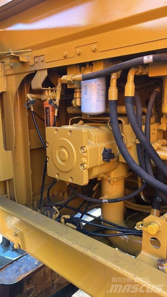 CAT 374 F Оператори на отпадъци/индустрия
