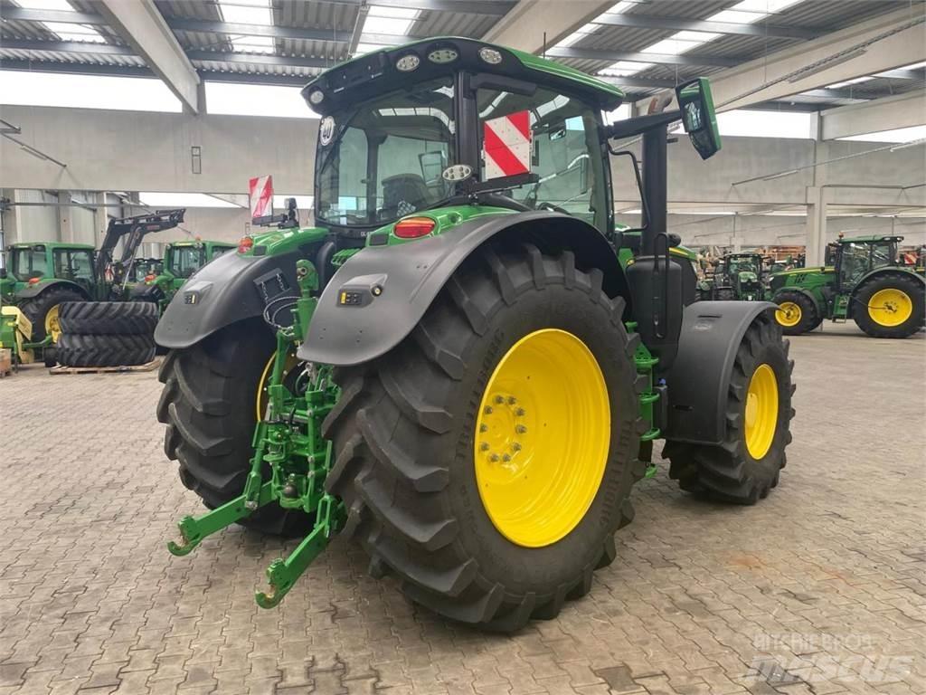 John Deere 6R 215 Трактори