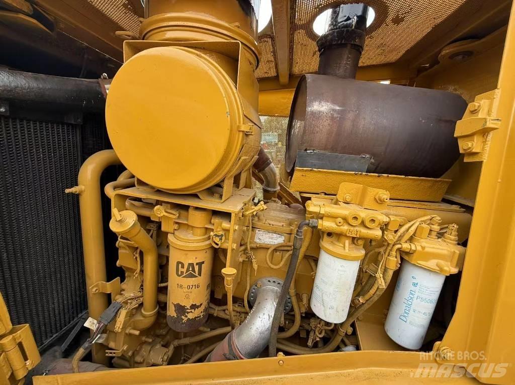 CAT D 8 T Верижни булдозери
