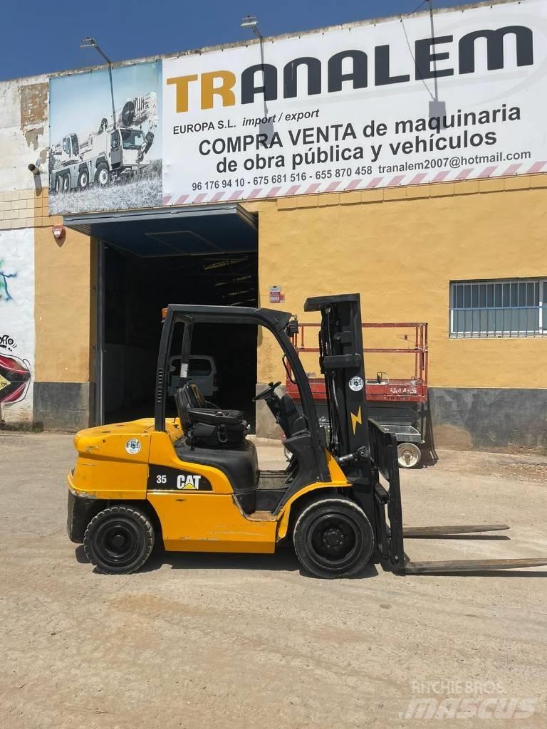 CAT 35 Дизелови камиони