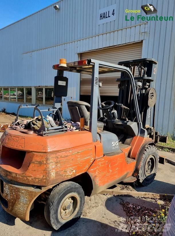 Toyota 02-7 FG A 50 Камиони с АГУ