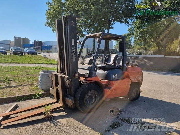 Toyota 02-7 FG A 50 Камиони с АГУ