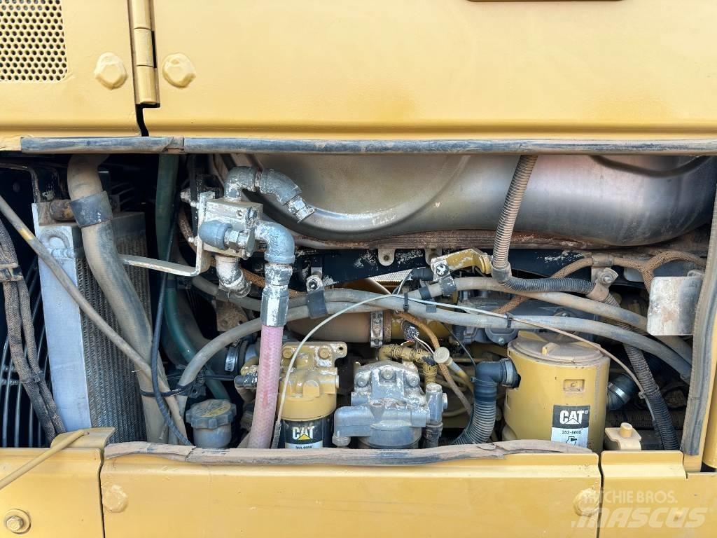 CAT D 6 N XL Верижни булдозери
