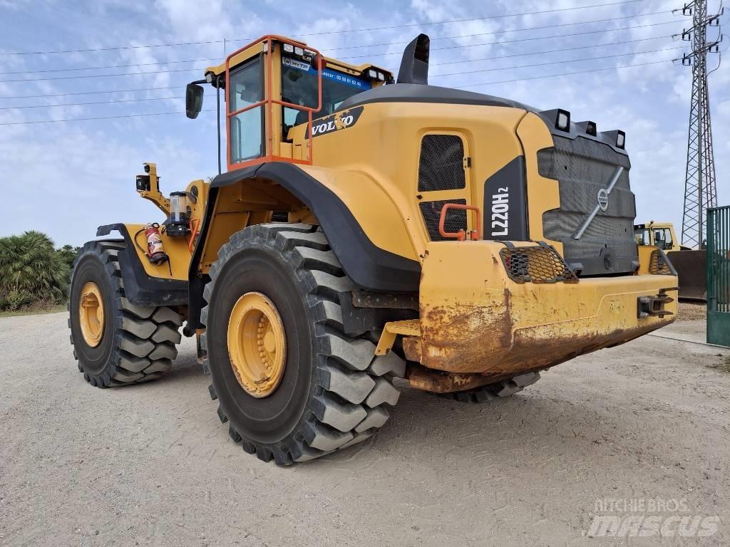 Volvo L 220 H Колесни товарачи