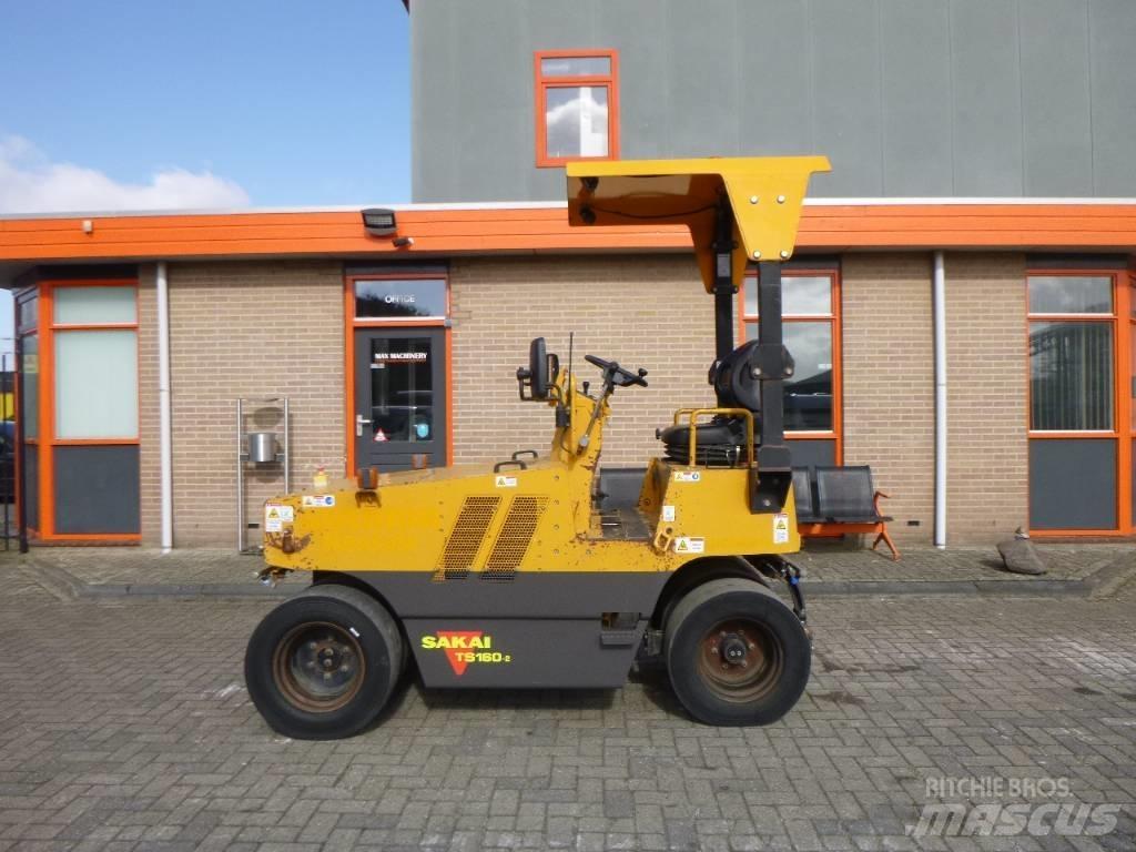Sakai TS 160 Пневматични гумени  ролки
