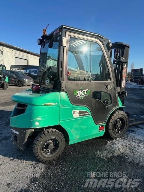 Mitsubishi FD25N3 Дизелови камиони