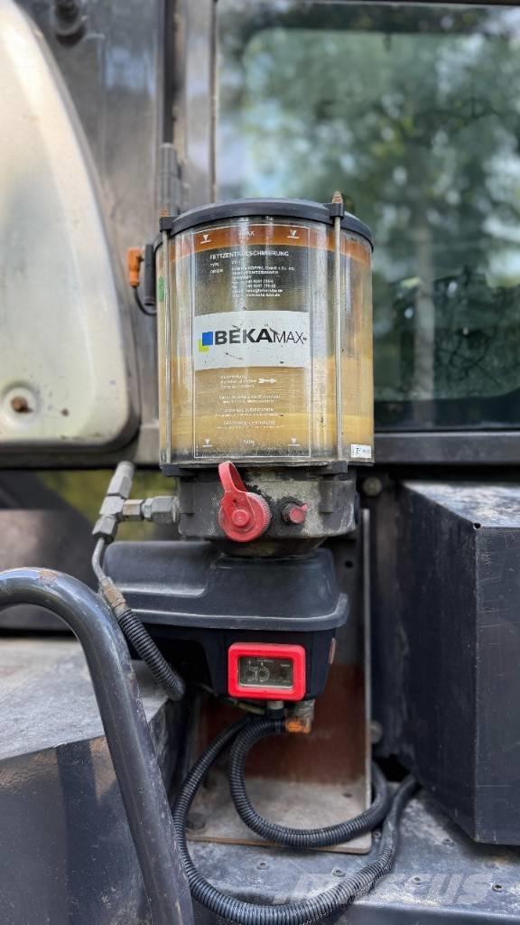 Hitachi ZW 140 Колесни товарачи