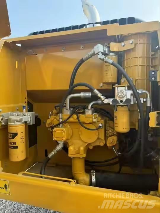 CAT CAT323D2L Средни екскаватори 7т - 12т