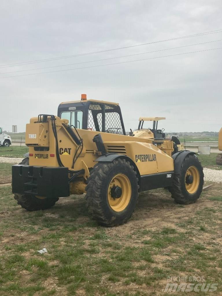 CAT TH83 Телескопични товарачи