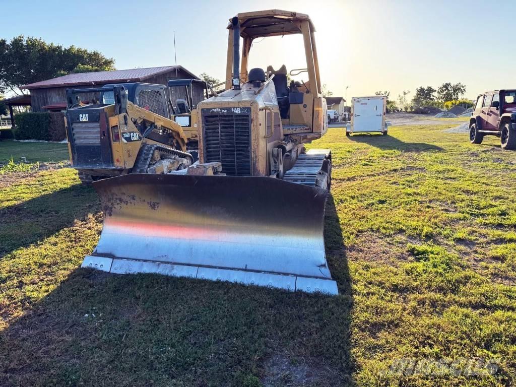 CAT D 3 G Верижни булдозери
