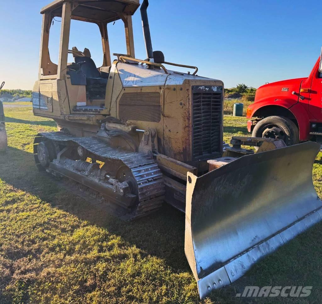 CAT D 3 G Верижни булдозери
