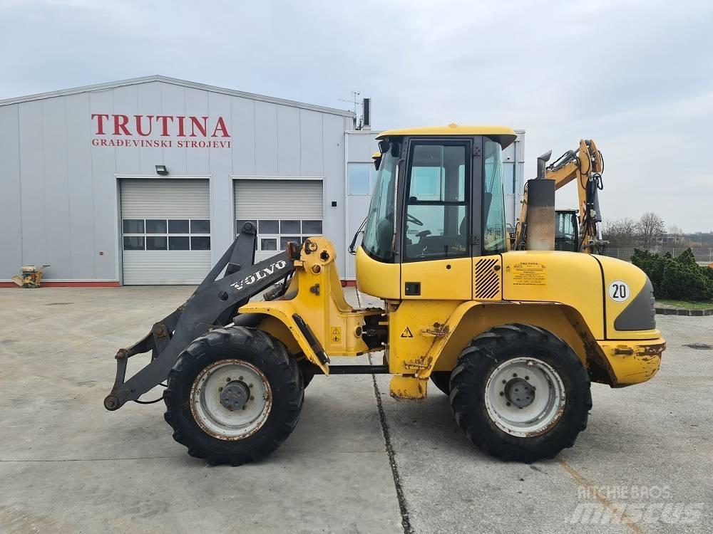 Volvo L 40 B Колесни товарачи