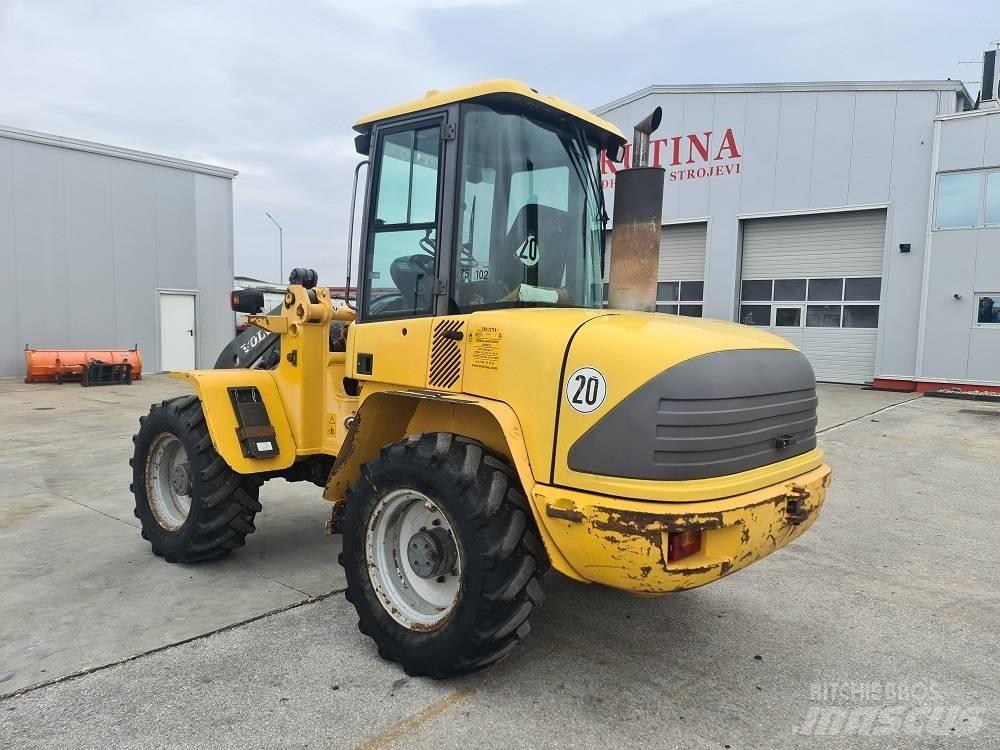 Volvo L 40 B Колесни товарачи