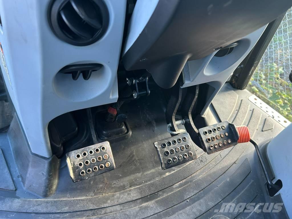 New Holland T 5.105 Трактори