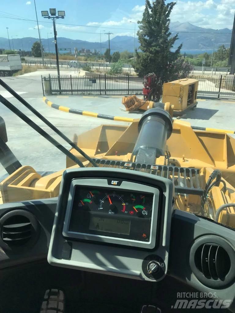 CAT 972M Колесни товарачи