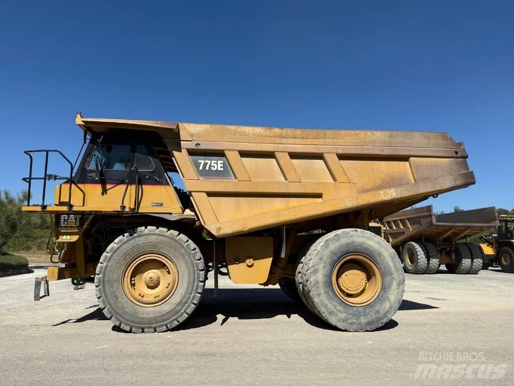 CAT 775 E Твърди самосвали
