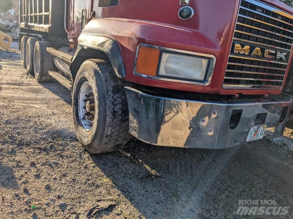 Mack CL 713 Самосвал