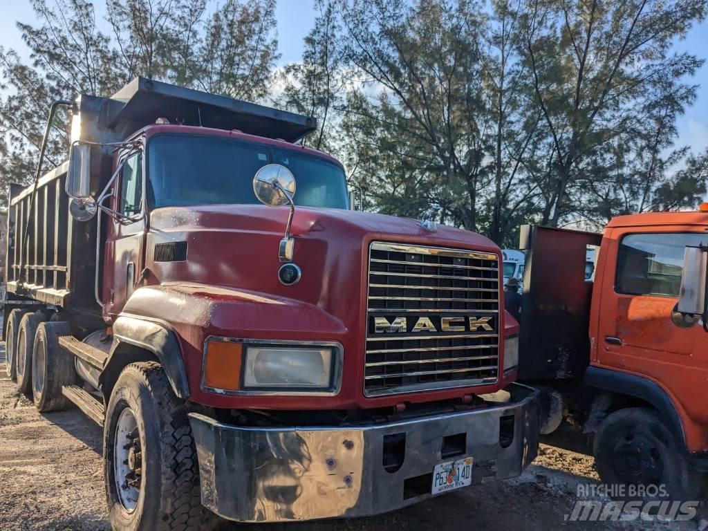 Mack CL 713 Самосвал