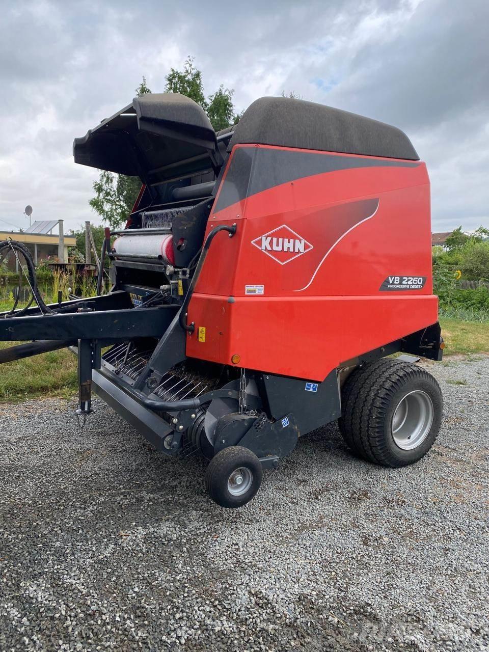 Kuhn VB 2260 Сламопреси за кръгли бали

