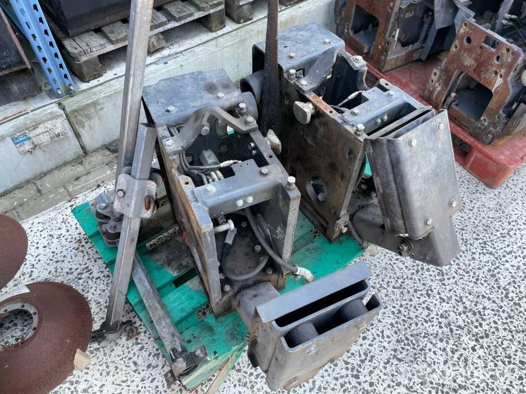 Bomag BF 700 C-2 Машини за асфалт