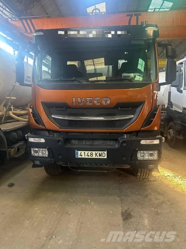 Iveco Hormigonera Бетонопомпи
