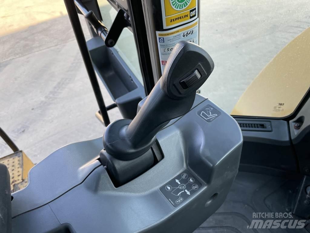 CAT 950M Колесни товарачи