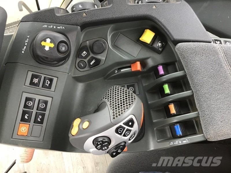 CLAAS Axion 830 Трактори