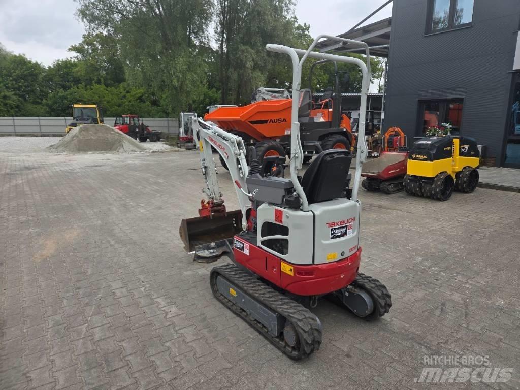 Takeuchi TB 210 R Мини екскаватори < 7 т