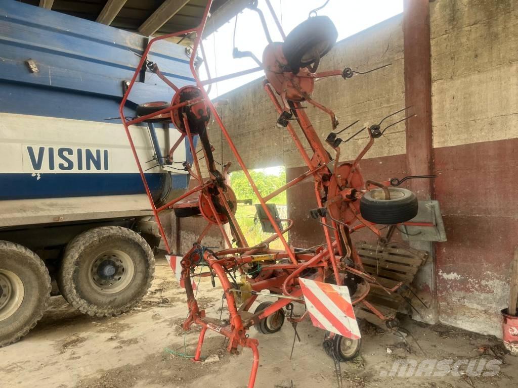 Lely TH 680 Гребла и сенообръщачки