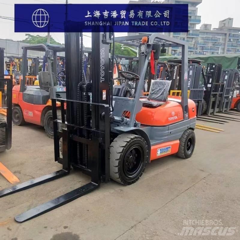 Toyota 6 F Дизелови камиони