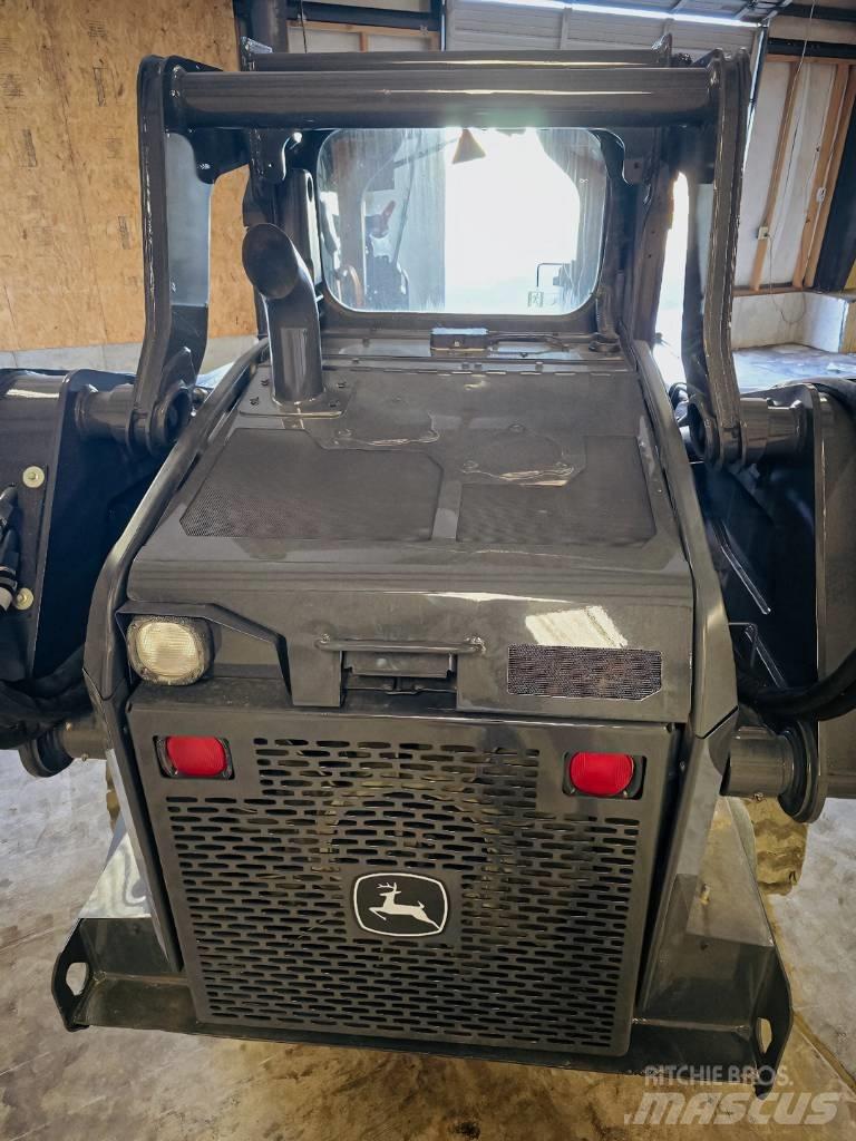 John Deere 325 G Мини товарачи
