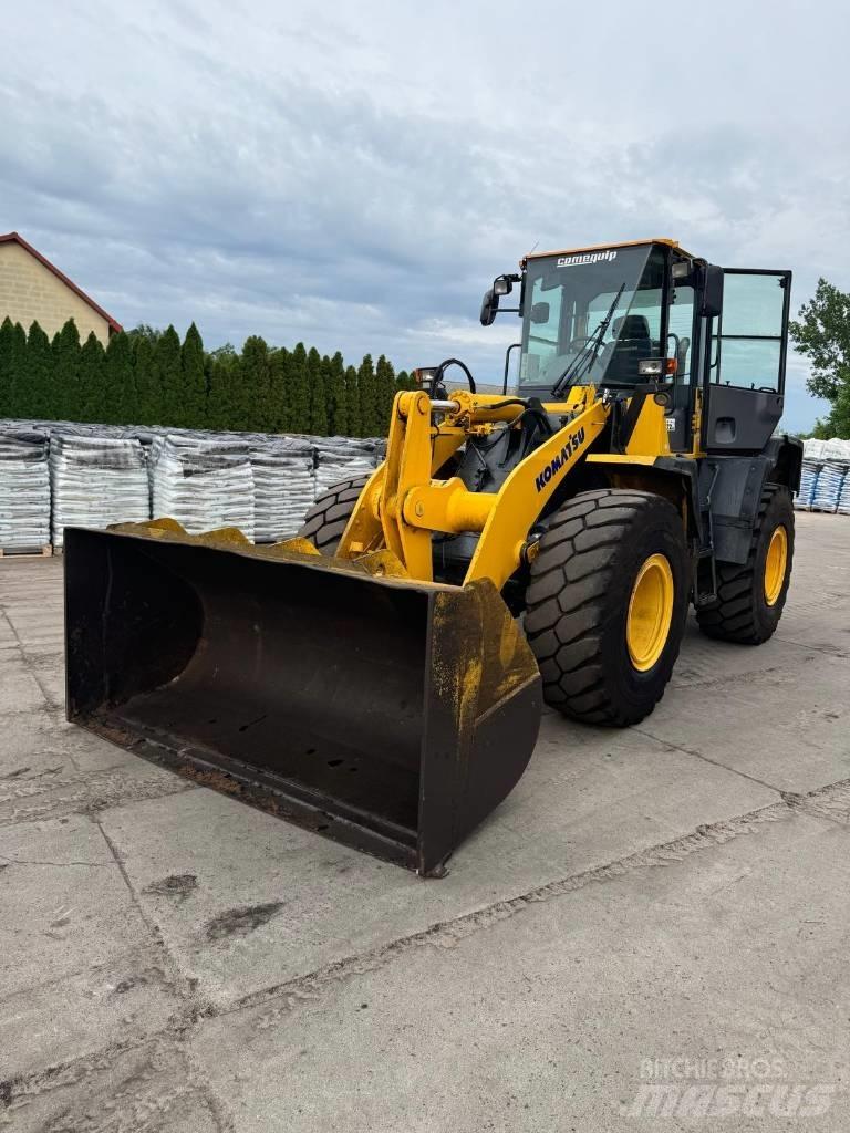 Komatsu WA250 Колесни товарачи