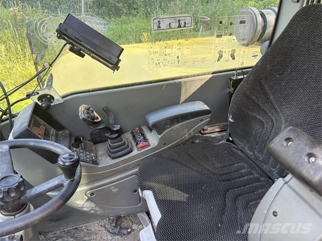 Yanmar B110W Колесни екскаватори