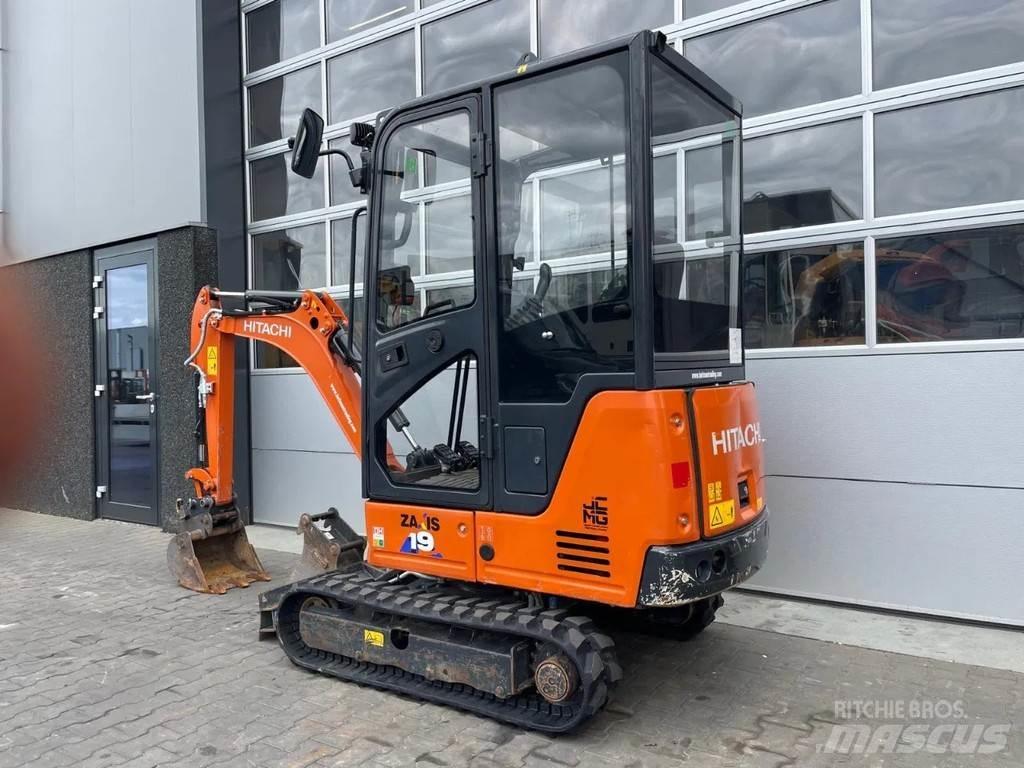 Hitachi ZX19-6 CR Мини екскаватори < 7 т