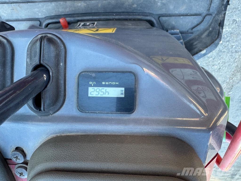 Yanmar SV08 (1E935) Мини екскаватори < 7 т