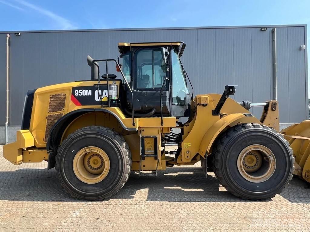 CAT 950M Колесни товарачи