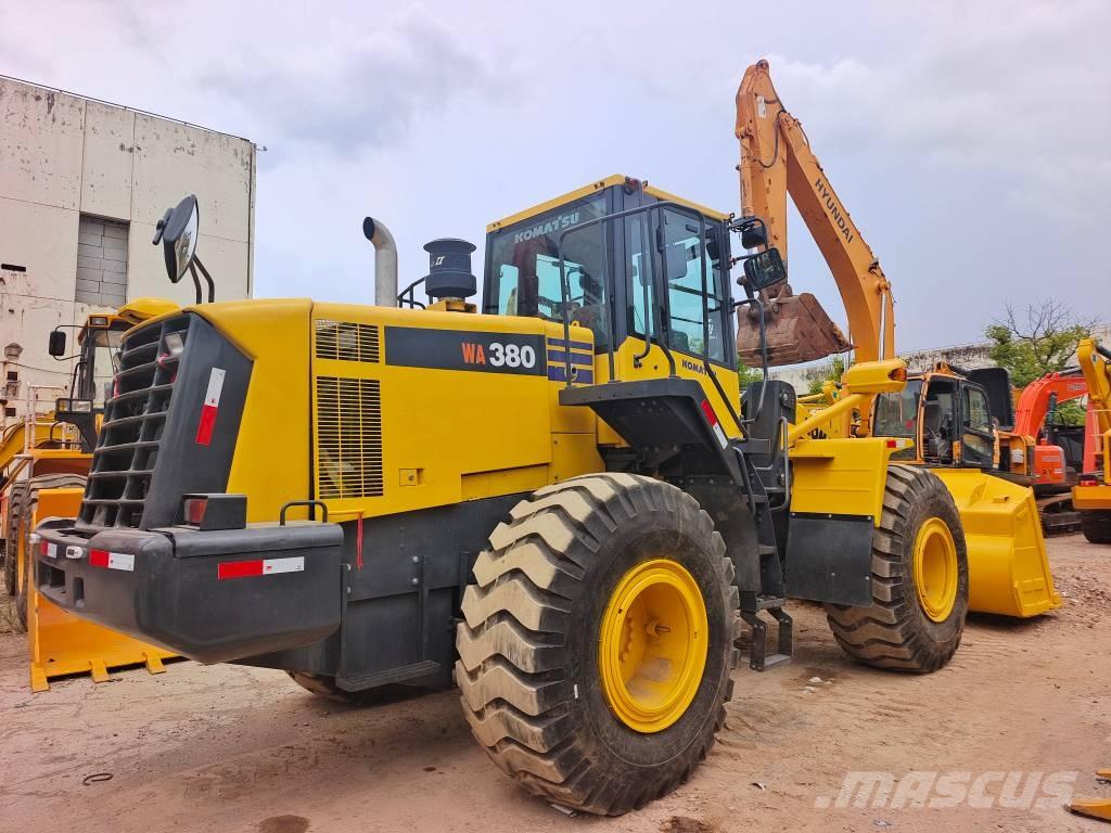 Komatsu WA 380 Колесни товарачи