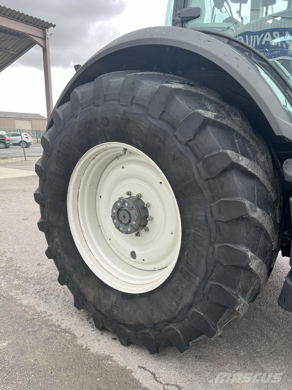 Valtra S374 Трактори