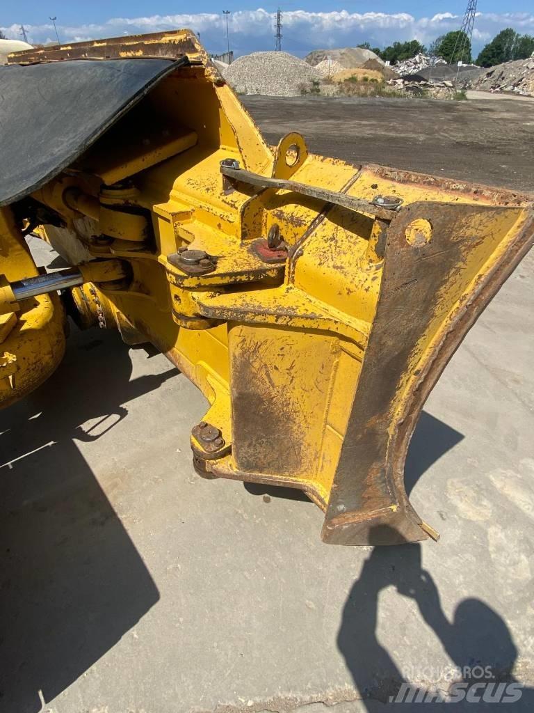 Komatsu D61PX24 Верижни булдозери
