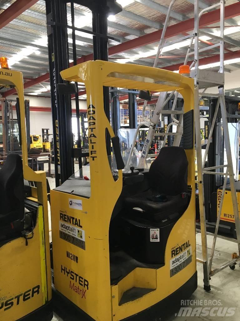Hyster R1.6 Ретрак/ Високоповдигач с изместване на вилката напред