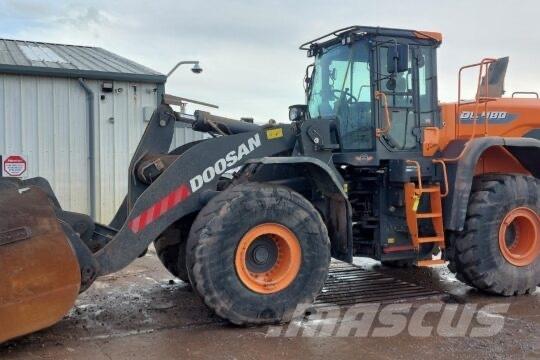 Develon DL 480-7 Товарач със заден ексватор