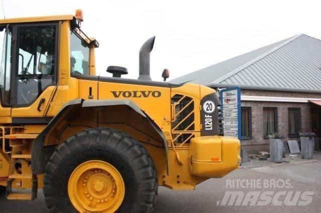Volvo L 120 F Колесни товарачи