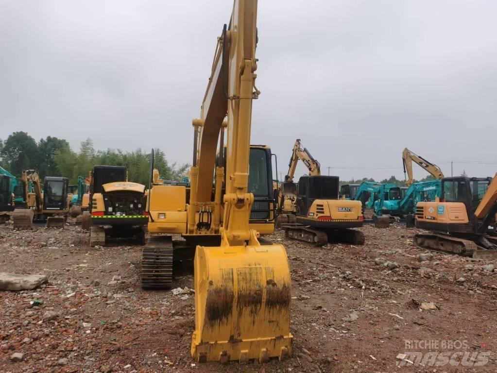 Komatsu PC 130 Средни екскаватори 7т - 12т